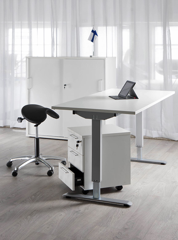 Новая серия бюджетных столов с электроприводом для работы сидя или стоя Toplux Economy